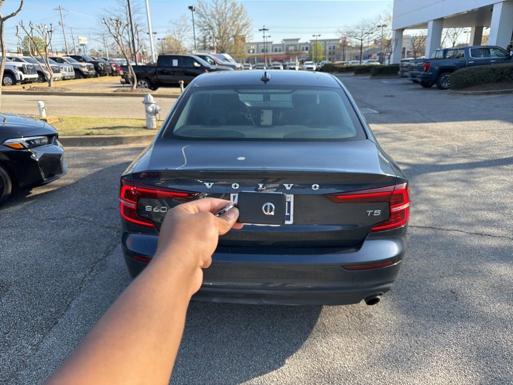 2020 Volvo S60 T5 Momentum