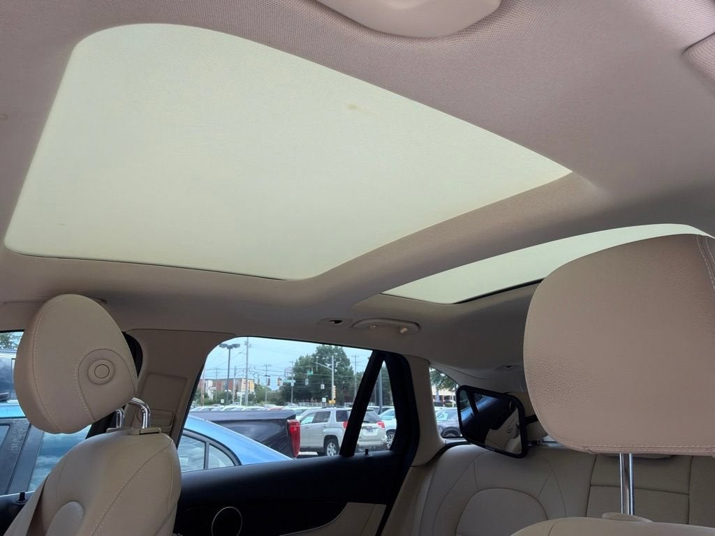 2020 Mercedes-Benz GLC 300 GLC 300