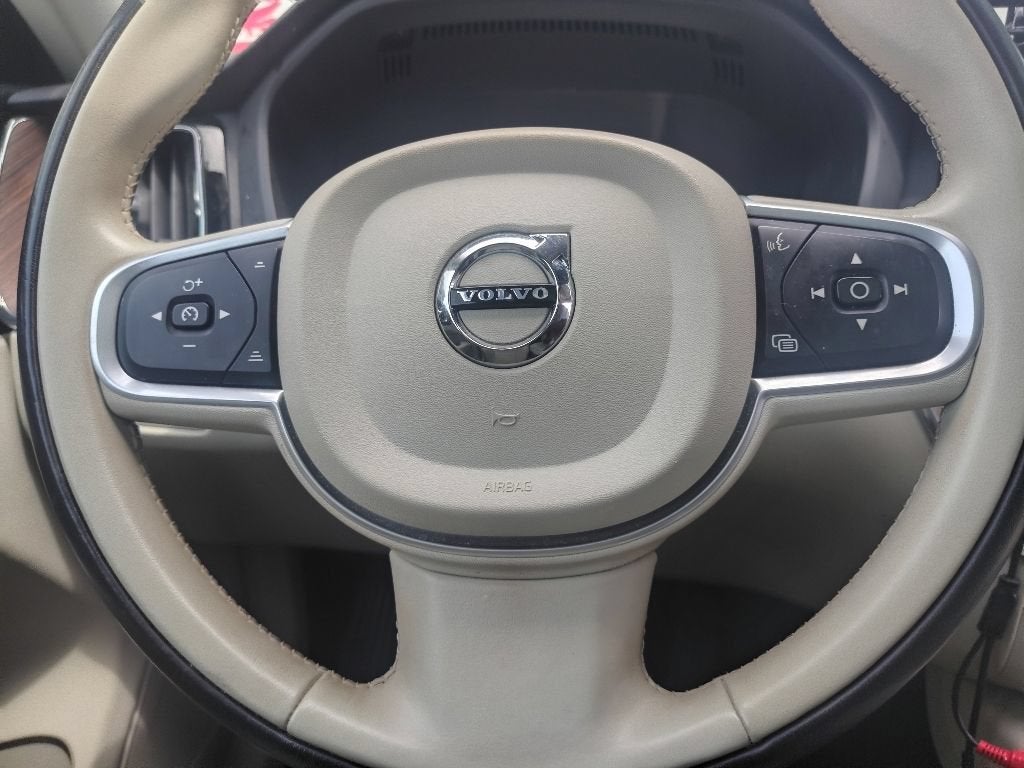 2021 Volvo XC60 T5 Momentum