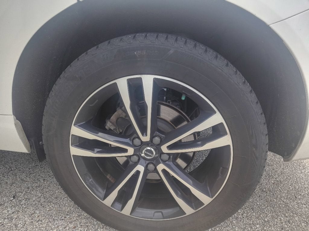 2021 Volvo XC60 T5 Momentum