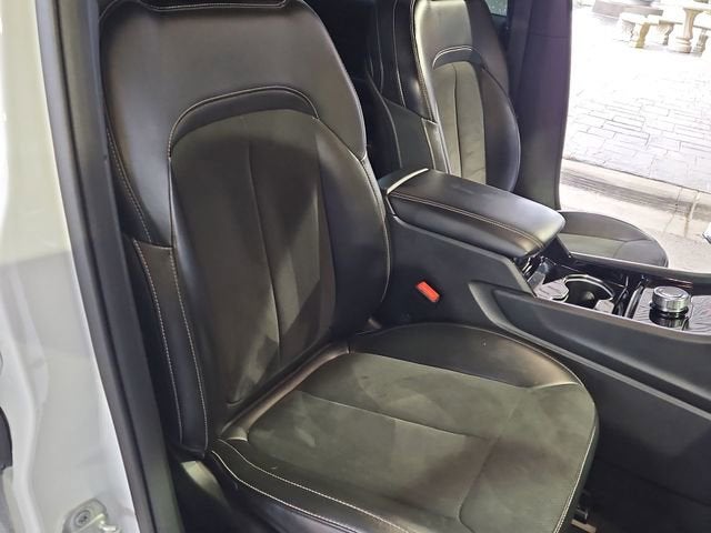 2023 Jeep Grand Cherokee L Altitude 4x2