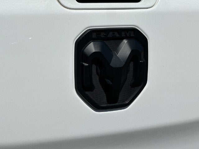 2020 RAM 1500 Laramie Crew Cab 4x4 5'7" Box