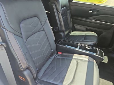 2025 Nissan Pathfinder Platinum 4WD