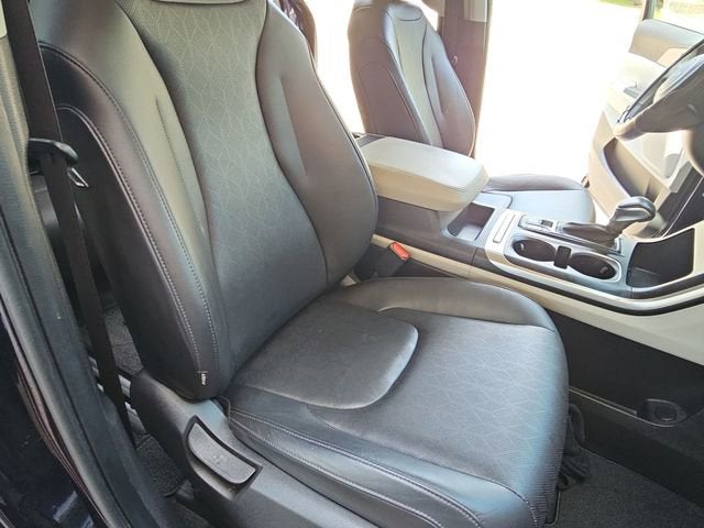 2022 Kia Carnival MPV LX Seat Package